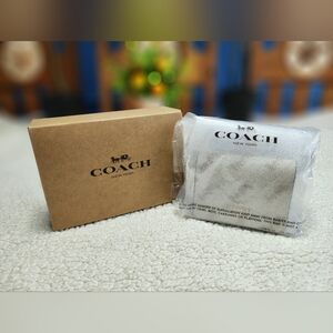 ✨NWT✨ Coach Mini Wallet With Horse And Carriage Dot Print Cream